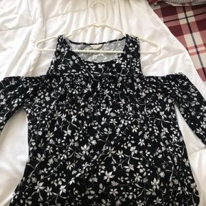 Cut out shoulder long sleeve top